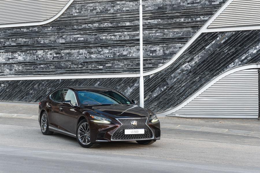  Lexus LS500 2018 года  (ZA) (фото 12 из 46)